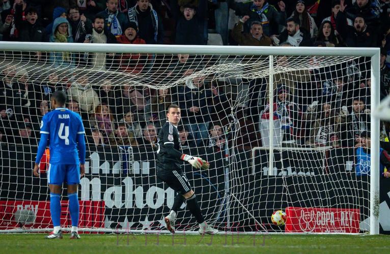 世体:国王杯裤袜将轮休 卢宁有望迎来皇马首秀