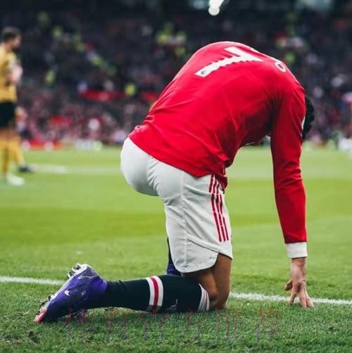 C罗宣布新生龙凤胎男婴夭折 曼联皇马官方致哀