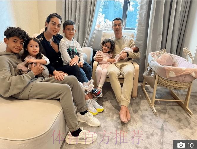 C罗宣布新生龙凤胎男婴夭折 曼联皇马官方致哀